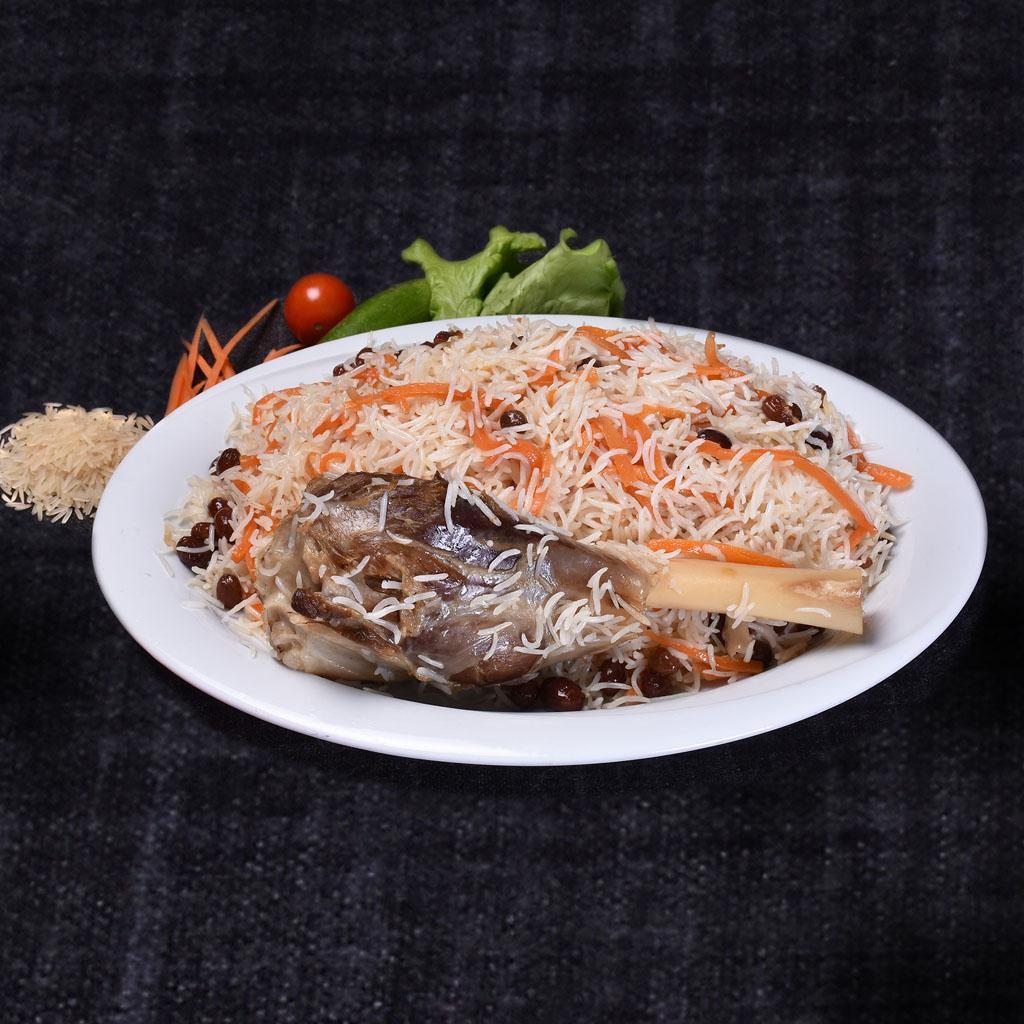 رز بخاری مع لحم موزه