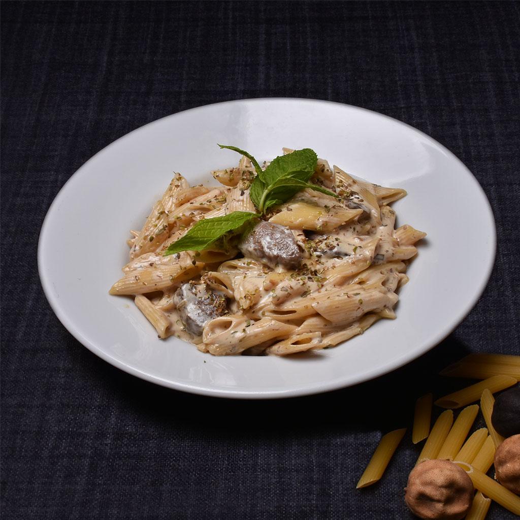 بيني باللحم البقري والبيستو